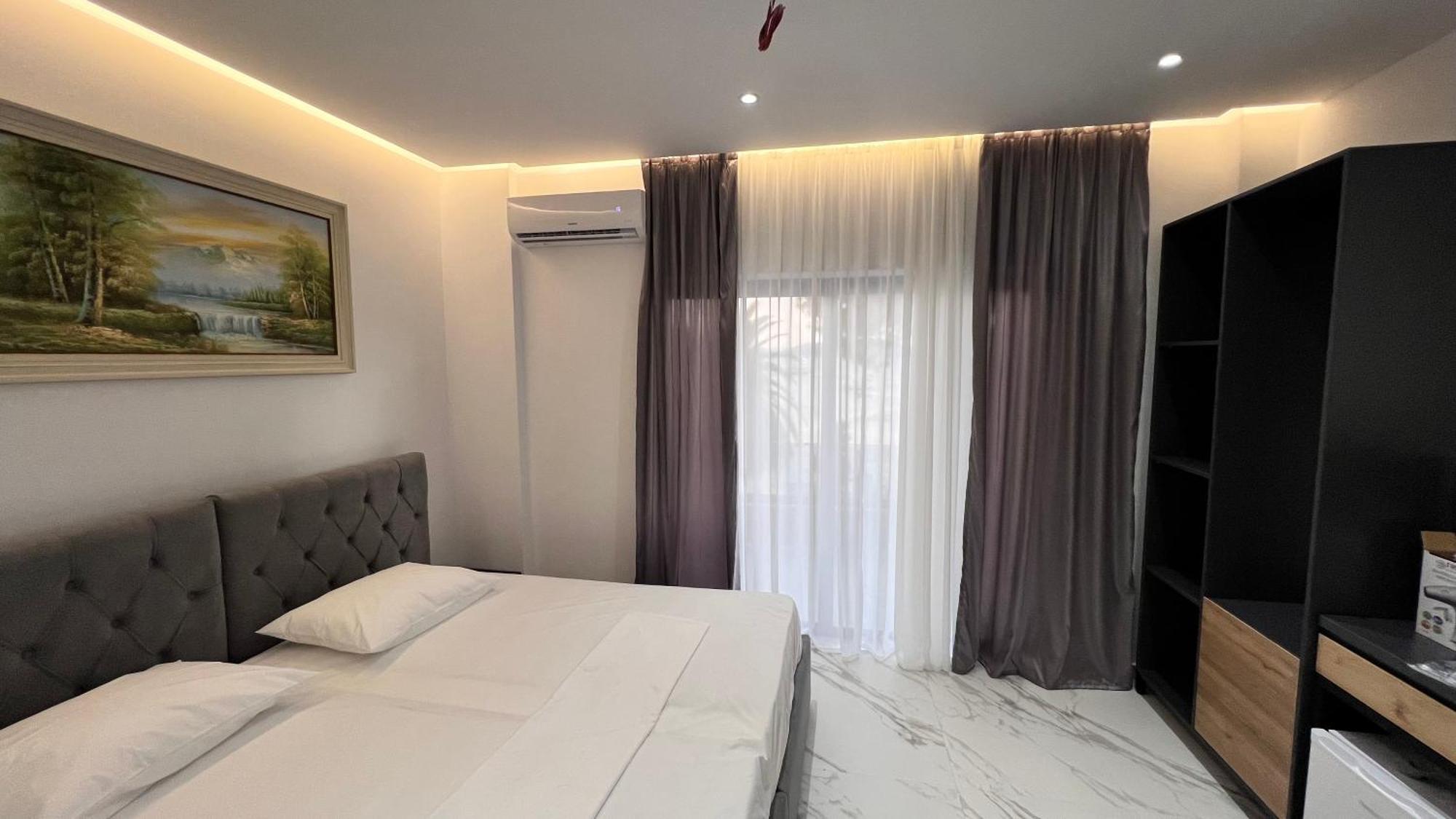 Lezet Hotel Sarandë Eksteriør bilde